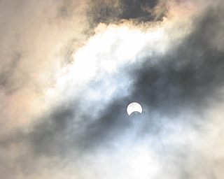 Eclipse avec nuages 2