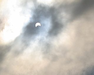 Eclipse avec nuages 1